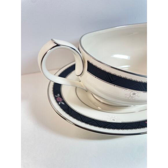 Vintage Noritake Ivory China Etienne 7260 Gravy Boat Bowl with Matching Plate - Picture 3 of 13